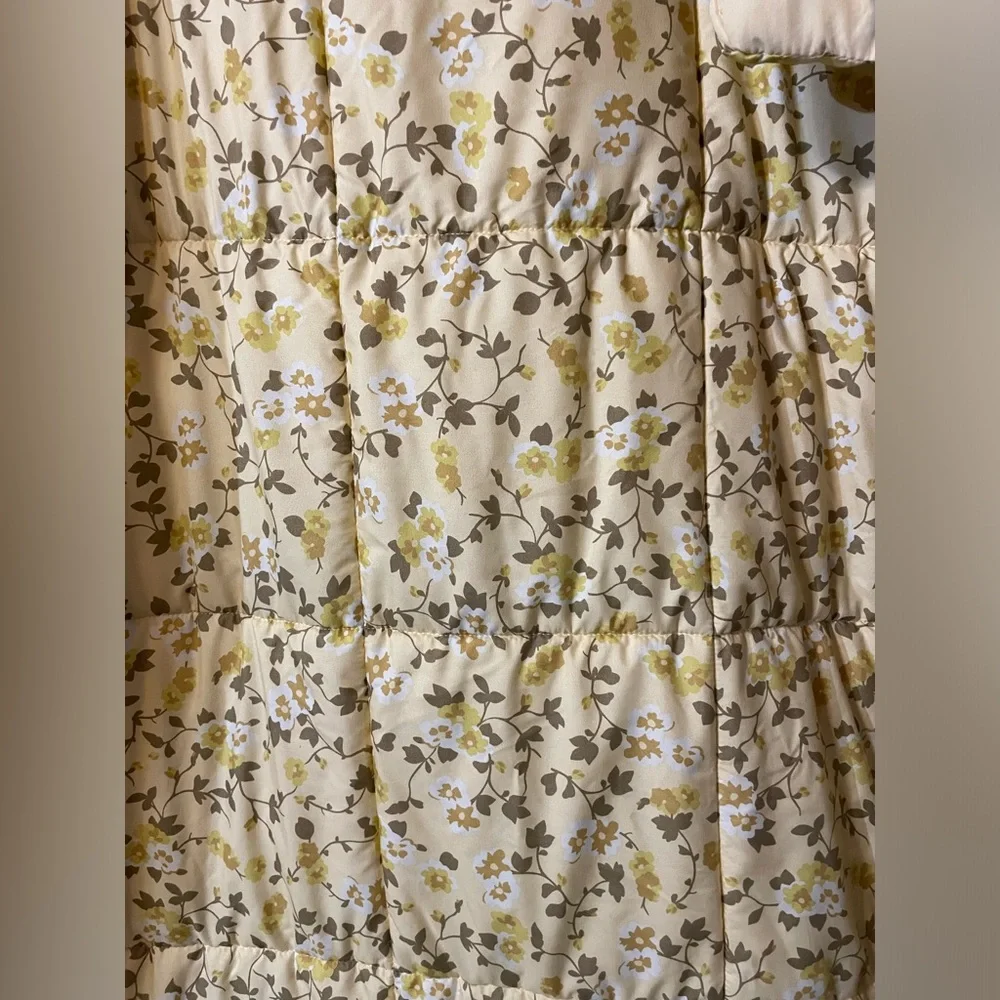 At Home quilted soft yellow  floral reversible 88x92” lightweight comforter